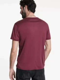 T-Shirts><noscript><img width=