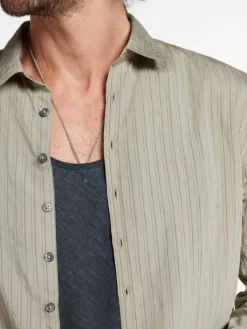 Tops><noscript><img width=