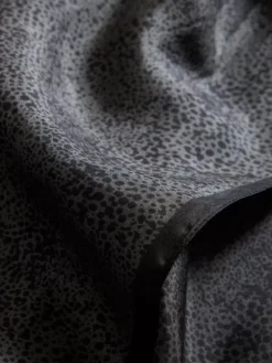 Scarves & Ties><noscript><img width=
