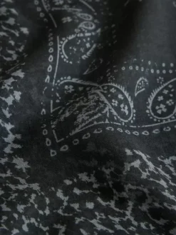Scarves & Ties><noscript><img width=