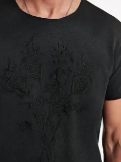 Graphic Tees><noscript><img width=