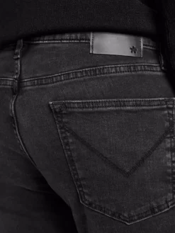 Jeans & Pants><noscript><img width=